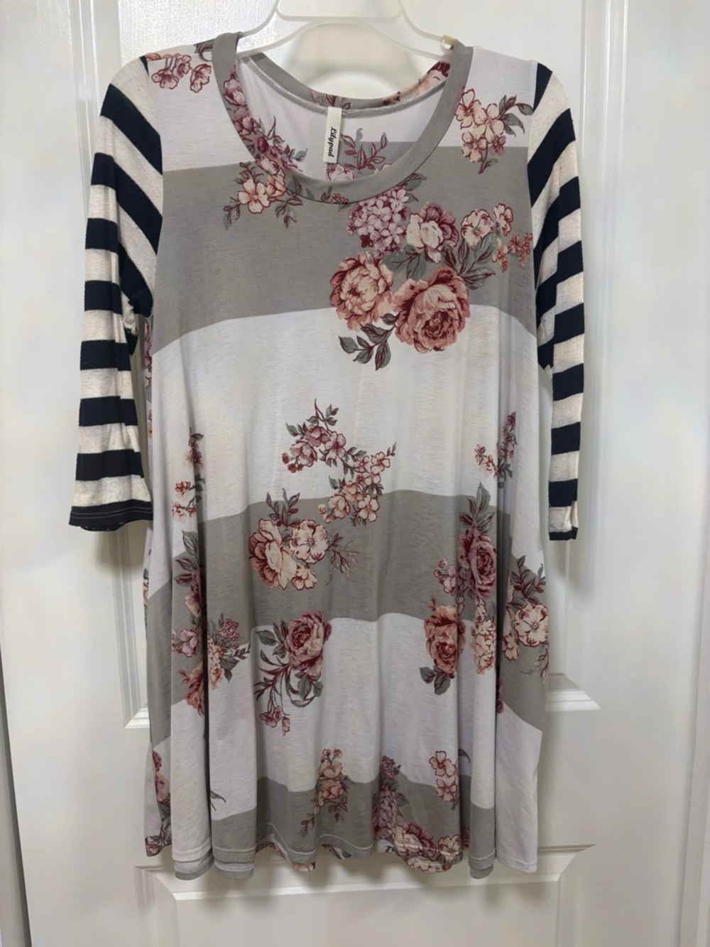 Lillypad Floral Top in Gray and Mauve